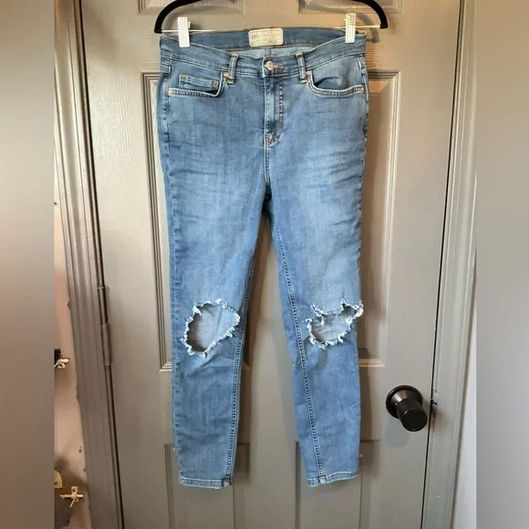 Free People 28R distressed jeans - Picture 2 of 4